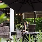 Executive Residency By Western Amsterdam Airport 4*